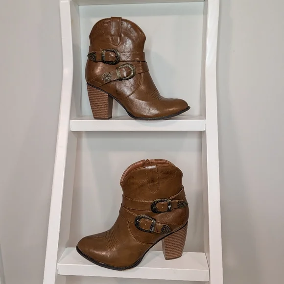 🖤 Roper Tan Heeled Western Boots with Buckle Detail - Picture 2 of 6